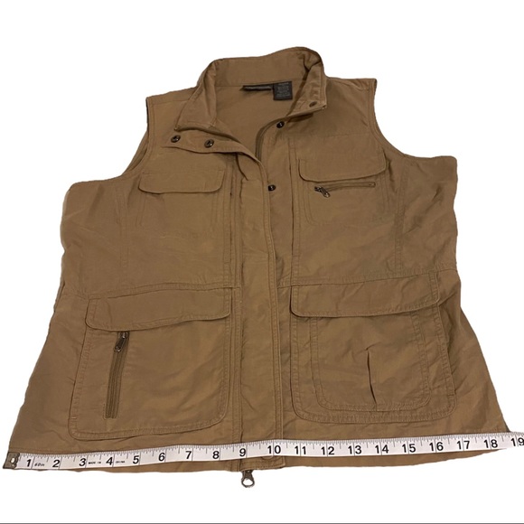 SOLD-Magellan’s Women’s Traveler’s Pocket Vest, size Medium - Picture 7 of 13